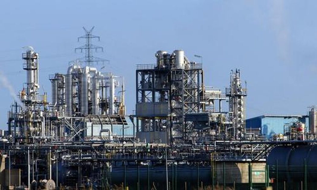 日媒29日报导,日本化工业受中东能源供应紧张影响,石脑油(也称为化工轻油、粗汽油... 日媒29日报导,日本化工业受中东能源供应紧张影响,石脑油(也称为化工轻油、粗汽油...