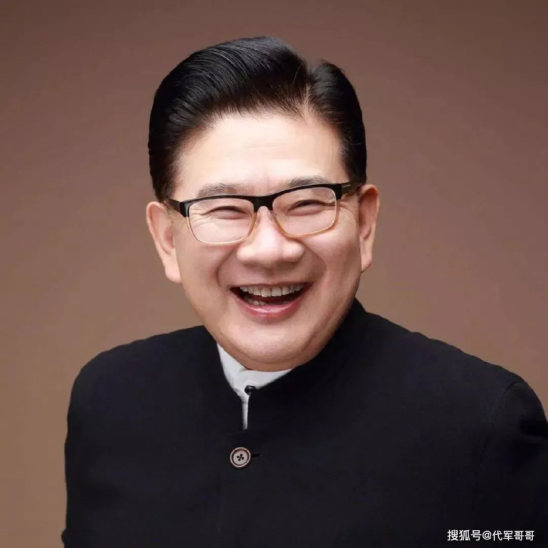 原来曹可凡老婆是她,怪不得丈夫火遍全国