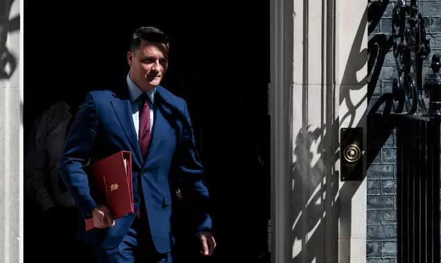 英首相斯塔默面临下台危机,这3个人最有可能接任