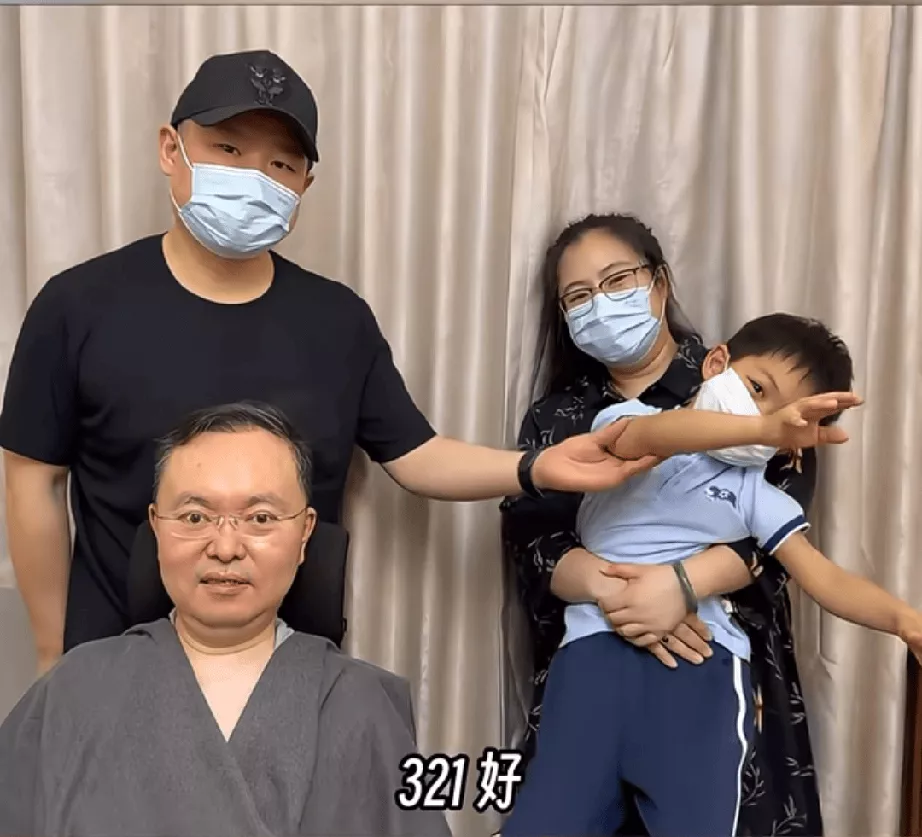 岳云鹏探望渐冻症蔡磊,有意收其儿子为徒