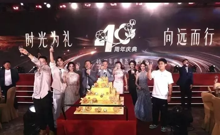 洁丽雅一张家族合影扒出豪门宅斗现实版！家族婚姻关系混乱