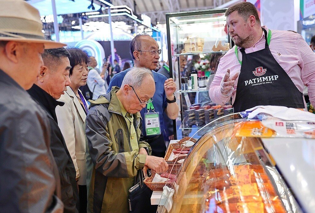 第十届俄中博览会17日至21日在哈尔滨举行,主题为「信任、合作、共赢」。图为17... 第十届俄中博览会17日至21日在哈尔滨举行,主题为「信任、合作、共赢」。图为17...