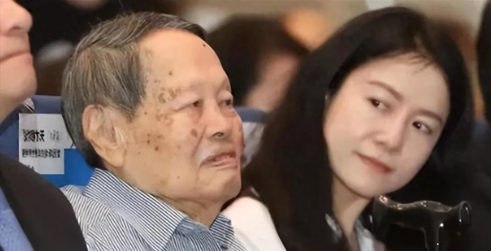 杨振宁去世半年，遗孀翁帆真实现状曝光