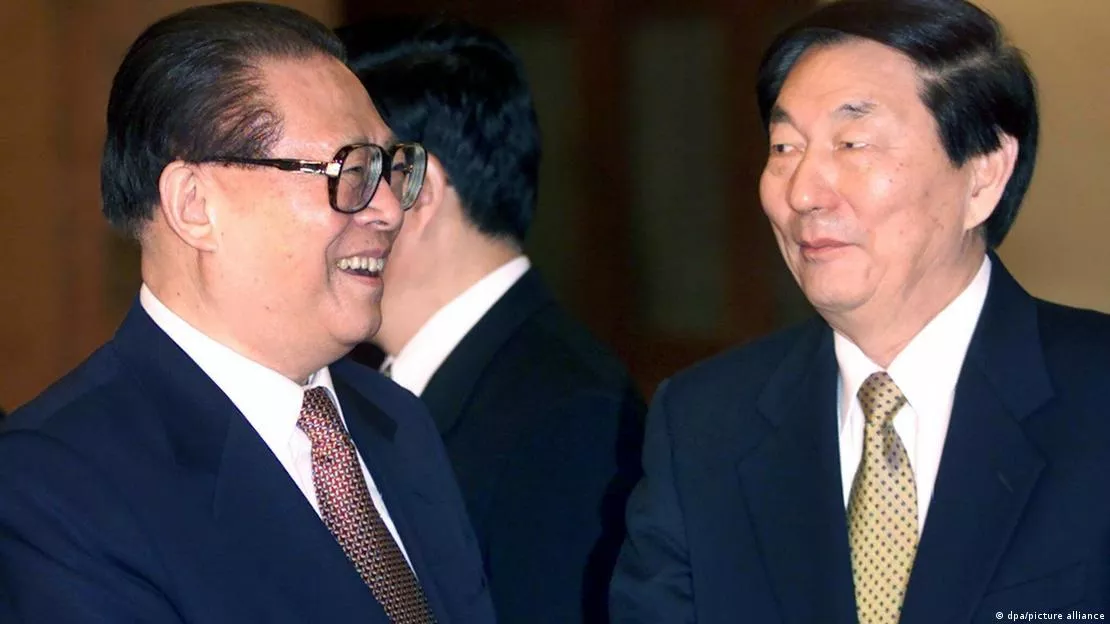 长平观察:江泽民如何在克林顿面前“装孙子”?